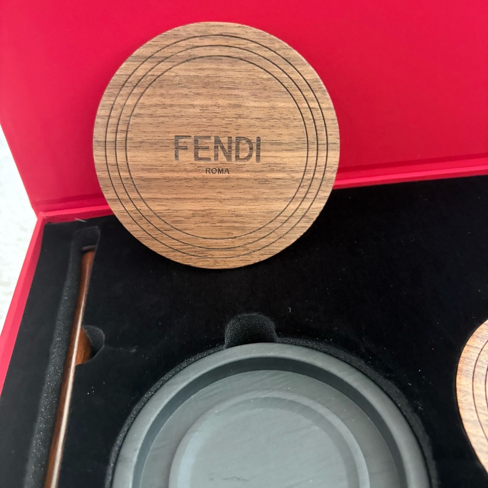 Fendi VIP Red Calligraphy Gift Set - Picture 5 of 9